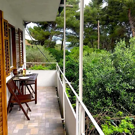 Sea Breeze Jelsa Apartment *